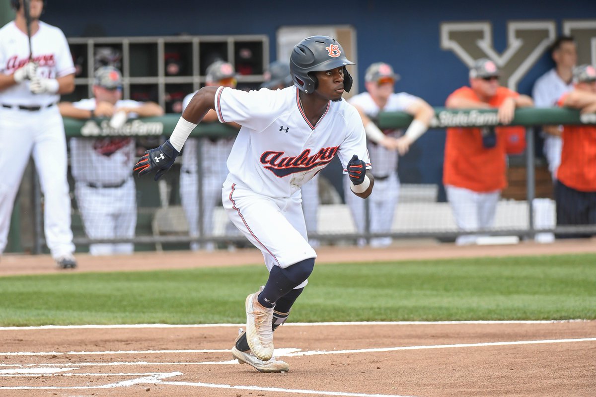 AuburnBaseball's tweet photo. Wave 'em around. 👋

@ribliss2 swings on the first pitch offered from McCambley and drives in a pair.

B7 | CCU 5, AU 11 https://t.co/7Qd2F8WJWA