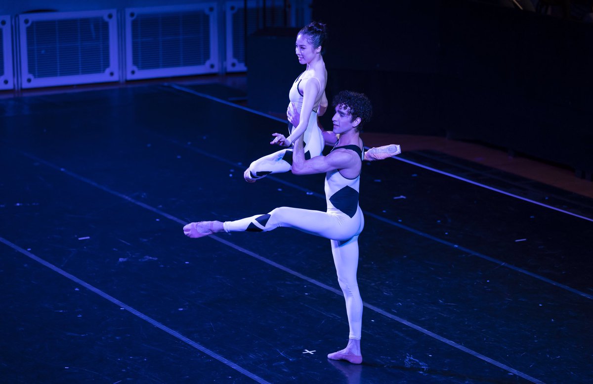 chicagosymphony's tweet image. The @joffreyballet joins the CSO and Matthias Pintscher for a program featuring Christopher Wheeldon’s Commedia, set to Stravinsky’s Suite from Pulcinella, and the world premiere of Stephanie Martinez’s Bliss!, set to Stravinsky’s Dumbarton Oaks Concerto. 
 
📸 @toddrphoto