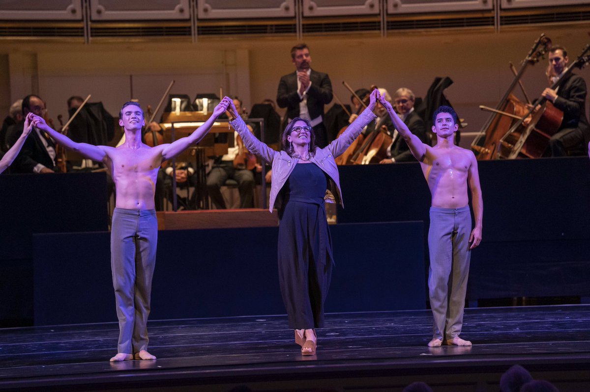 chicagosymphony's tweet image. The @joffreyballet joins the CSO and Matthias Pintscher for a program featuring Christopher Wheeldon’s Commedia, set to Stravinsky’s Suite from Pulcinella, and the world premiere of Stephanie Martinez’s Bliss!, set to Stravinsky’s Dumbarton Oaks Concerto. 
 
📸 @toddrphoto