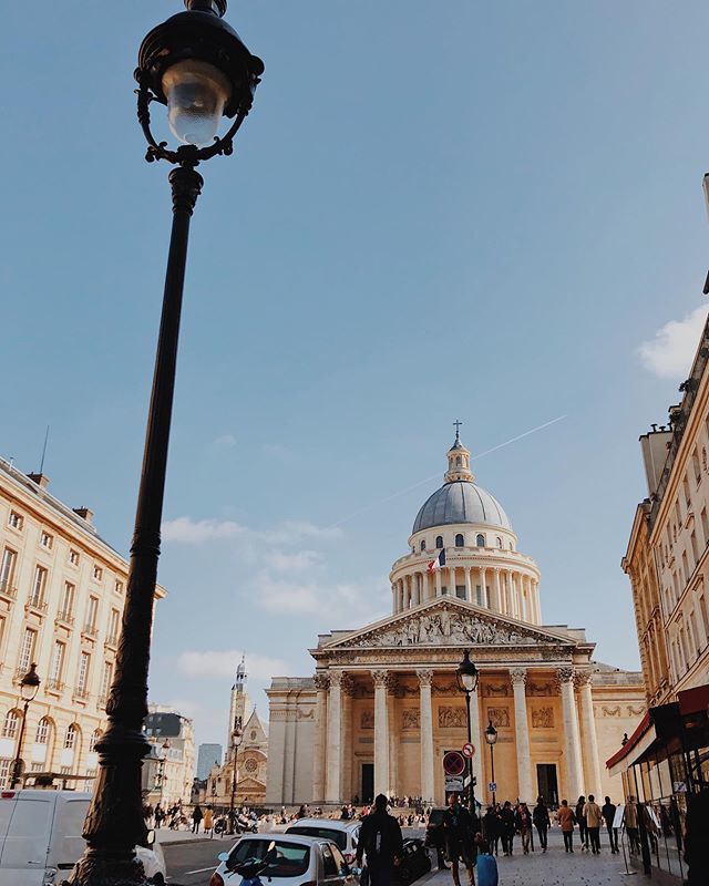 MeganWieber's tweet photo. J’adore cette photo ! Et si tu observes bien, au fond il y a une église que j’ai partagée il y a déjà quelque temps. https://t.co/ND5kFatPRT