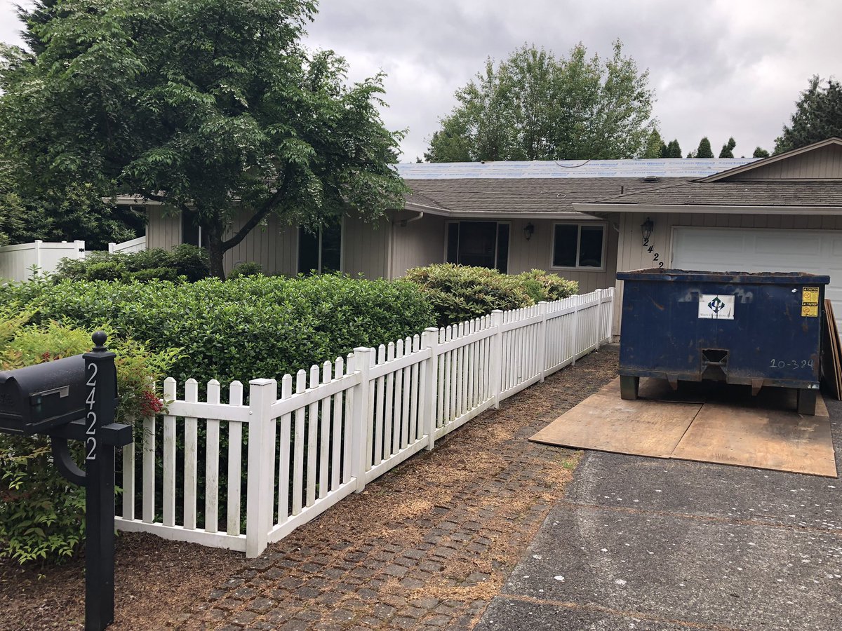 JobinRoofing's tweet photo. Installation set to be completed today. New gutters and downspouts going up Monday. So grateful to Mark for choosing our roofing company to handle his projects. #contractor #roofreplacement https://t.co/54hHhq3oAr
