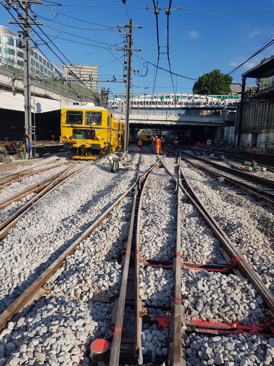 Nabil_Elhani's tweet photo. Apres le ballastage, le bourrage.
Allez encore du boulot pour rendre en toute sécurité mais ça avance !
#IPSO #rerc #SNCFRESEAU https://t.co/JAFyaxVq17