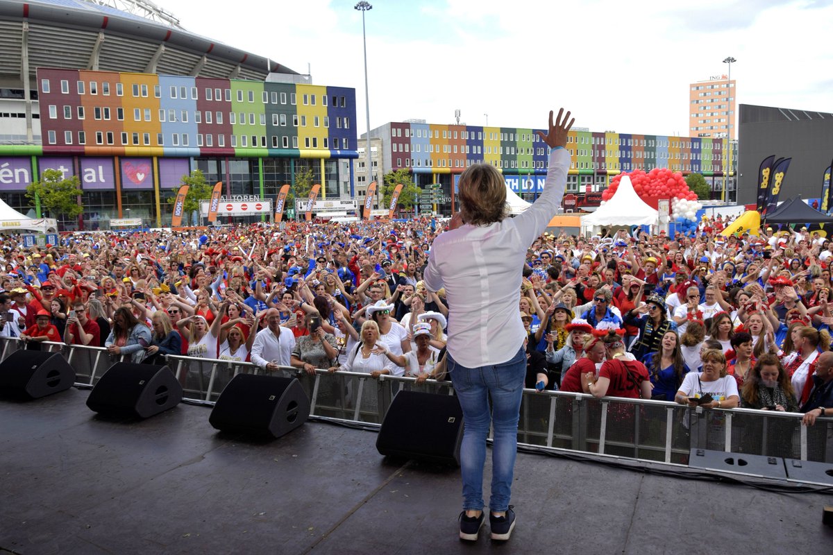1e dag <a href="/toppersIC/">ToppersIC</a> Fanzone zit erop met <a href="/schuurmansrene/">rene schuurmans</a> , wat een gezelligheid, sfeer en het mooie perfecte weer! Wat wil je nog meer, was SUPER !!