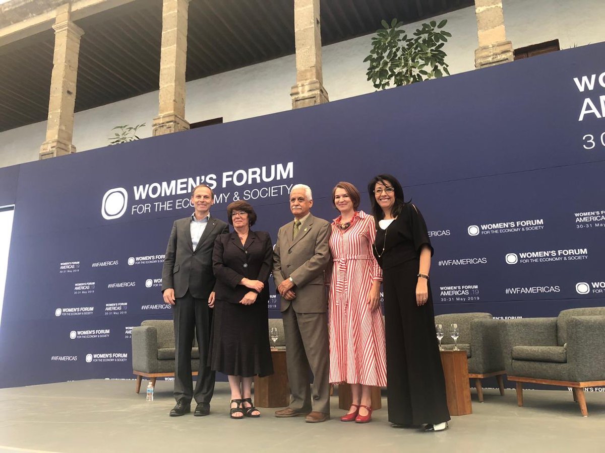 Juntos construimos un mejor futuro para las mujeres mexicanas. <a href="/Womens_Forum/">Women's Forum for the Economy and Society</a>