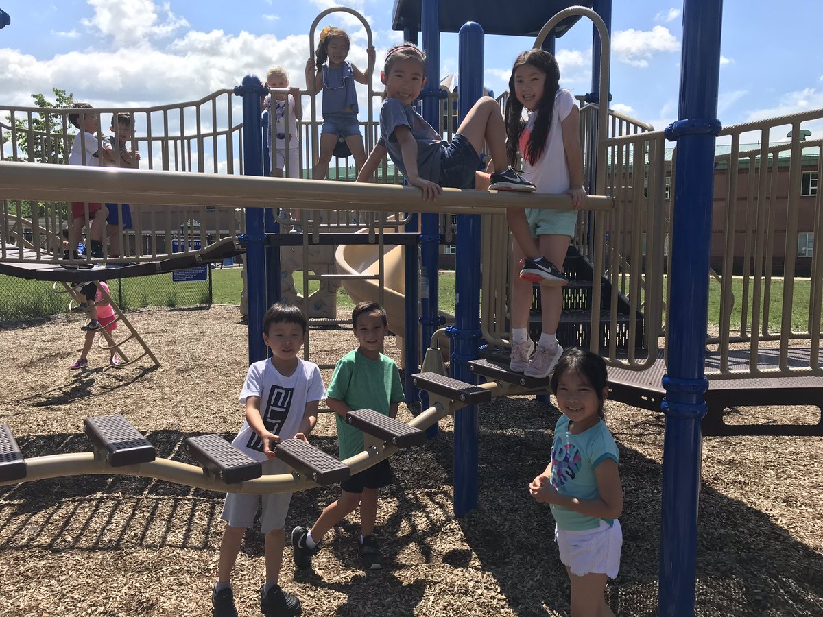FirstGradeLynch's tweet photo. 10 Day Countdown!!
🏃🏻‍♀️ ⚽️  🌞  🏈  🏃 
EXTRA RECESS DAY!!
#lovethesekids https://t.co/71Hd4ZPnaJ