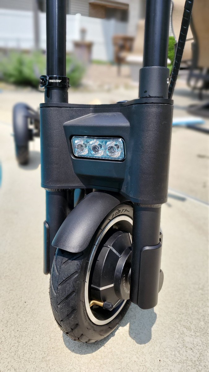 EBPMANReview's tweet photo. Amazing #foldingscooter from @skymotors review coming soon of #future10 #electricscooter  @SegwayInc @SwagTronUSA @boostedboards love to to get you #scooters on the channel. https://t.co/xyTg7A2V6n