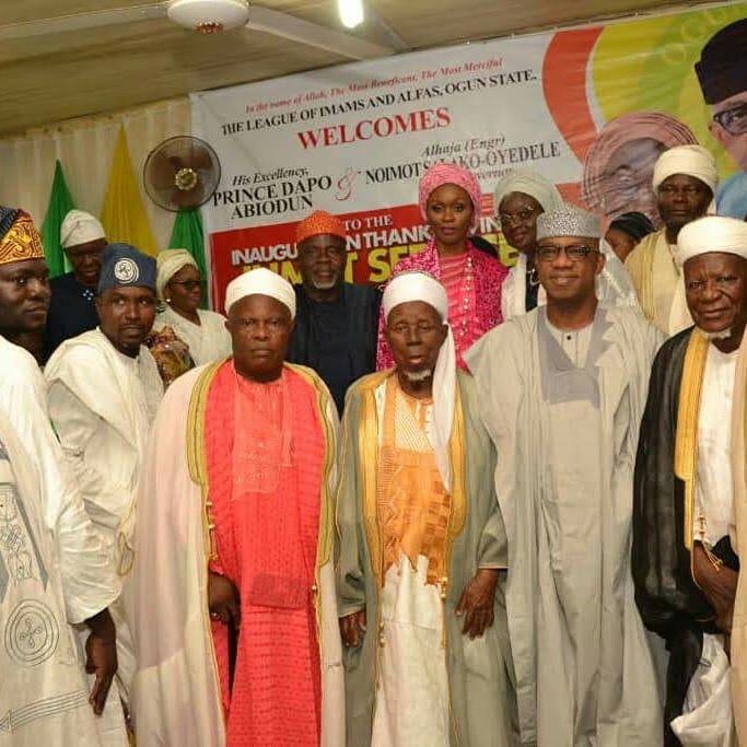 NoimotOyedele's tweet photo. Earlier today, I and the Governor @dabiodunMFR attended a Thanksgiving Jumat Service at the Central Mosque Kabiti-Abeokuta in appreciation of God's mercies and benevolence for a smooth transiton and a hitch free Inauguration ceremony.

#BuildingOurFutureTogerher https://t.co/cYCjBsQNLW