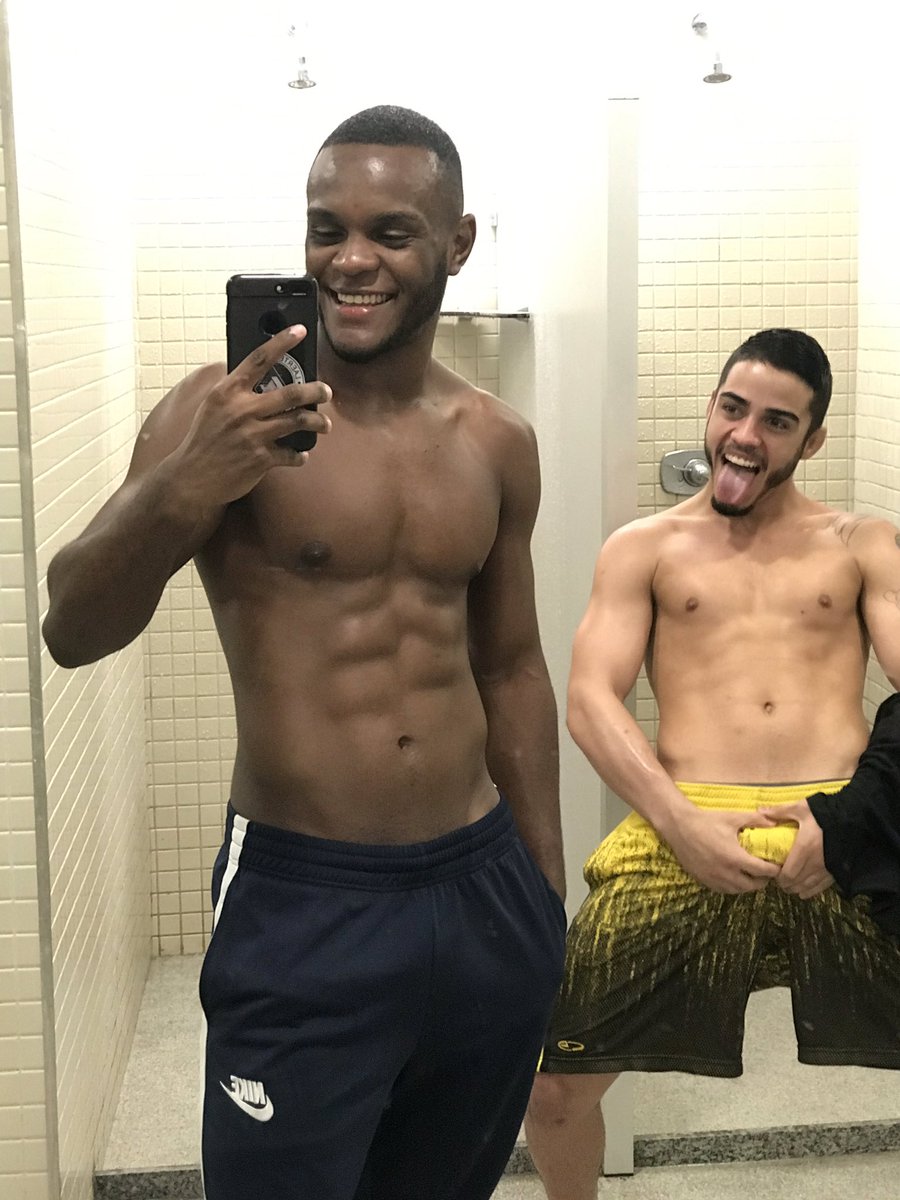 marcellophmma's tweet photo. Quando tu vai tirar a foto na moral e teu amigo fica de bobeira.... #SemLimites #ModosHorriveis https://t.co/i83lwCHW6p