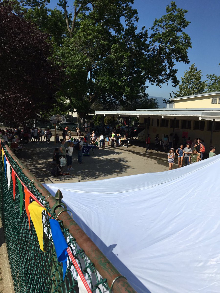 lordnelsonelem's tweet photo. Lord Nelson PAC Spring Carnival is underway! Many thanks to Jen and her army of volunteers!!@LordNelsonPAC @VSB39 https://t.co/zQ9z7Z8hbd