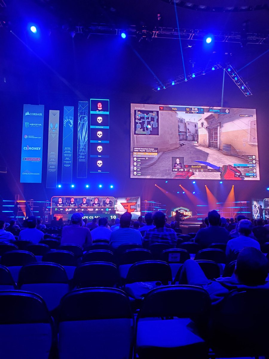 BlueSkyCSGO's tweet photo. At #DHDAL19 with @chilled_dan @CharCSGO @meso_wtf @EsportsatUCF, thanks @AVGL_CSGO for flying us out with diamond tickets! https://t.co/7diDdBVGJ0