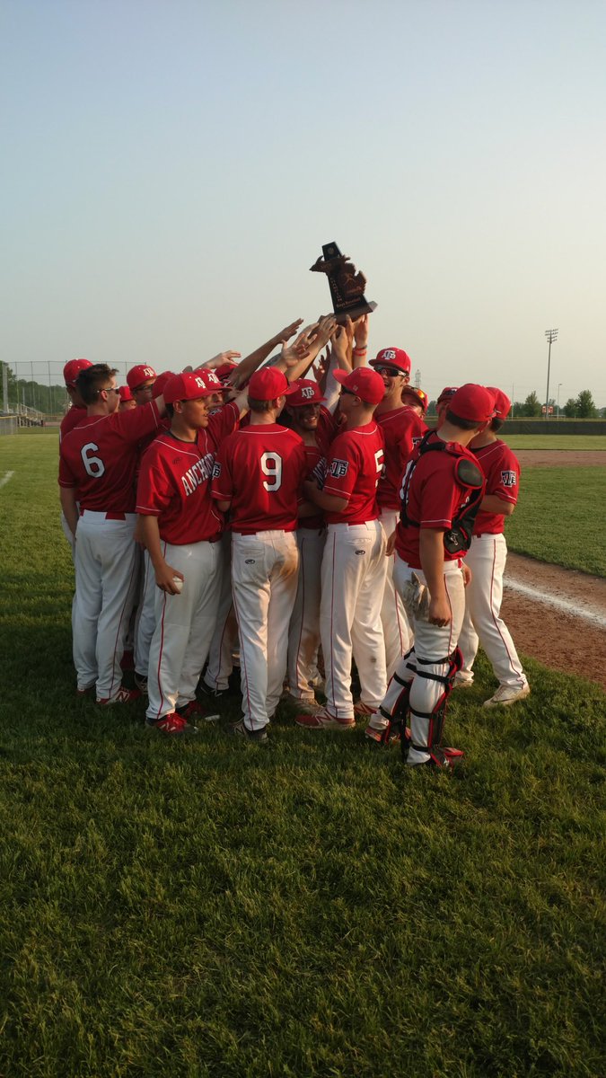 ABTarsAthletics's tweet photo. 🆎Congratulations to the Anchor Bay Baseball team on taking home the district baseball trophy 🏆 ⚾️#TarPride #GoTars https://t.co/PjuUNAUZBB