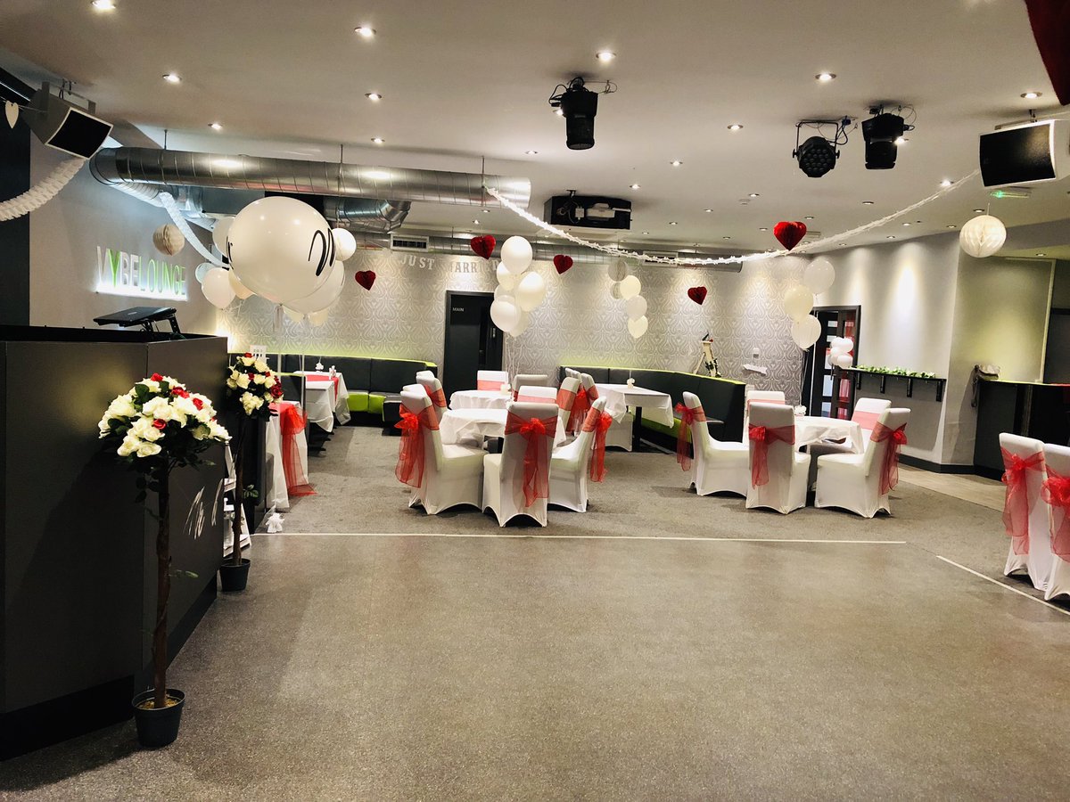 jynxBar's tweet photo. 💫One of our favourite set ups with the couple choosing a Liverpool Football theme reception ahead of Saturday’s night Champions League 2019! Congratulations &amp; all the best! @SkemNews @socialbuzzmag1 @MarketingLancs @lancashire2018 @well_skem @ltSkelmersdale @LFC https://t.co/AyAaWq4Q2Y