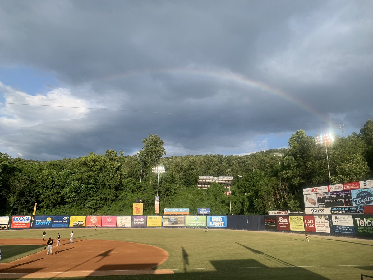 ttgmna's tweet photo. @GoTourists ⚾️🍺🌈 https://t.co/eFNvsDIZpv
