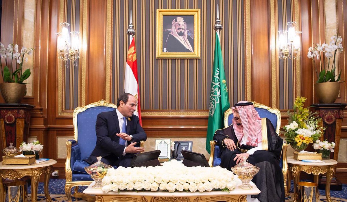 SaudiNews50's tweet photo. خادم الحرمين يلتقي رئيس مصر حيث تم استعراض العلاقات الأخوية الوثيقة والموضوعات المدرجة على جدول أعمال القمة الإسلامية.
.

#القمة_الإسلامية_بمكة
. https://t.co/SxfVStkweo