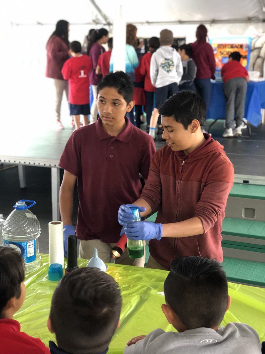FeasterCharter's tweet photo. Huge shout out to the team who made our STEM Expo work so well! Grade levels hosted a #STEM station that was student led and classrooms rotated through to explore the STEM challenges at each station! #FeasterLearns @CVESDNews #STEMExpo https://t.co/huoRLkf73f