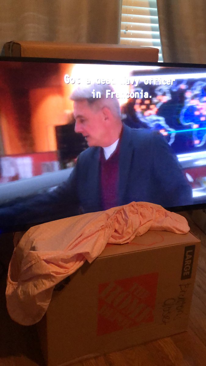coach_whitaker's tweet photo. Boxes everywhere but I got my #MovingPriorities in line...TV and internet is up and running!! https://t.co/Tq5r6EjgDZ