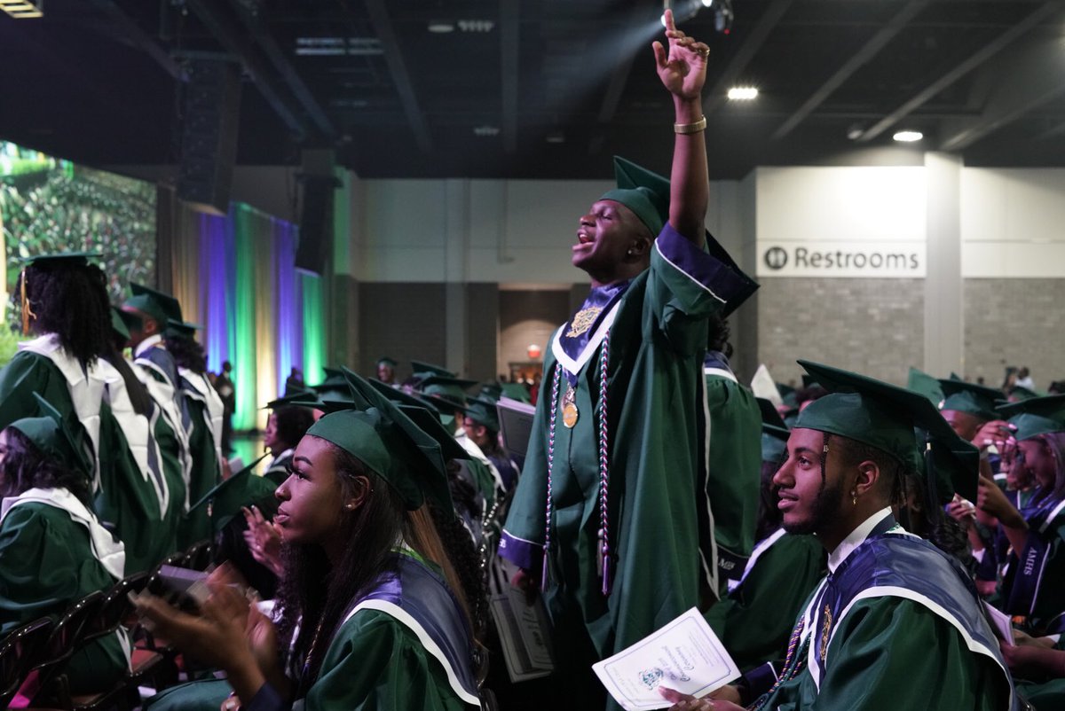 DeKalbSchools's tweet photo. Congrats Arabia Mountain High Class of 2019! #DeKalbGrad19 https://t.co/4uatzkTzjq