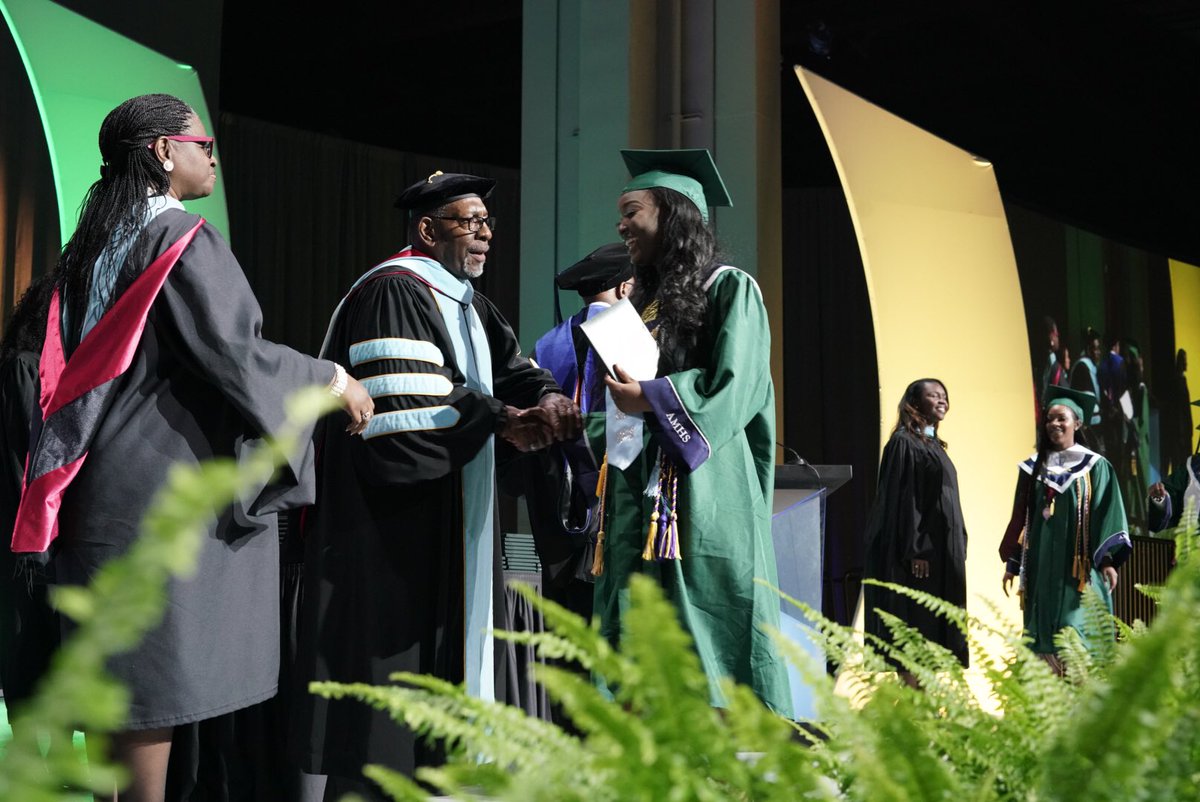 DeKalbSchools's tweet photo. Congrats Arabia Mountain High Class of 2019! #DeKalbGrad19 https://t.co/4uatzkTzjq
