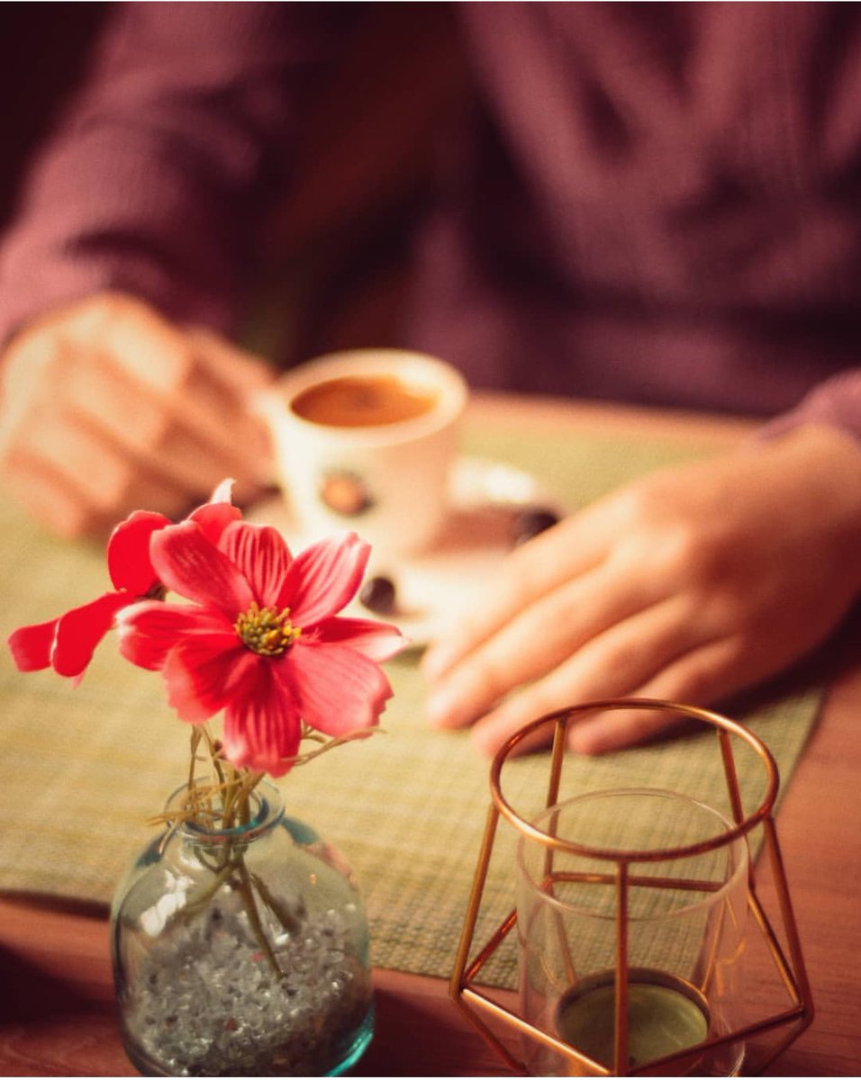 Çöl gibi kavrulmuş her yüreğin zemzem taşıyan bir Hacer’i vardır