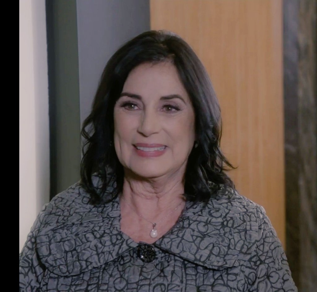 FansdHelenaRojo's tweet photo. Nada mejor en este mundo que su sonrisa de luz #LuciaCarbajal #PorAmarSinLey2 #cap65 #HelenaRojo #divinahelena #mejorprimeraactriz
#lamásamada https://t.co/FYYBH8SnoU