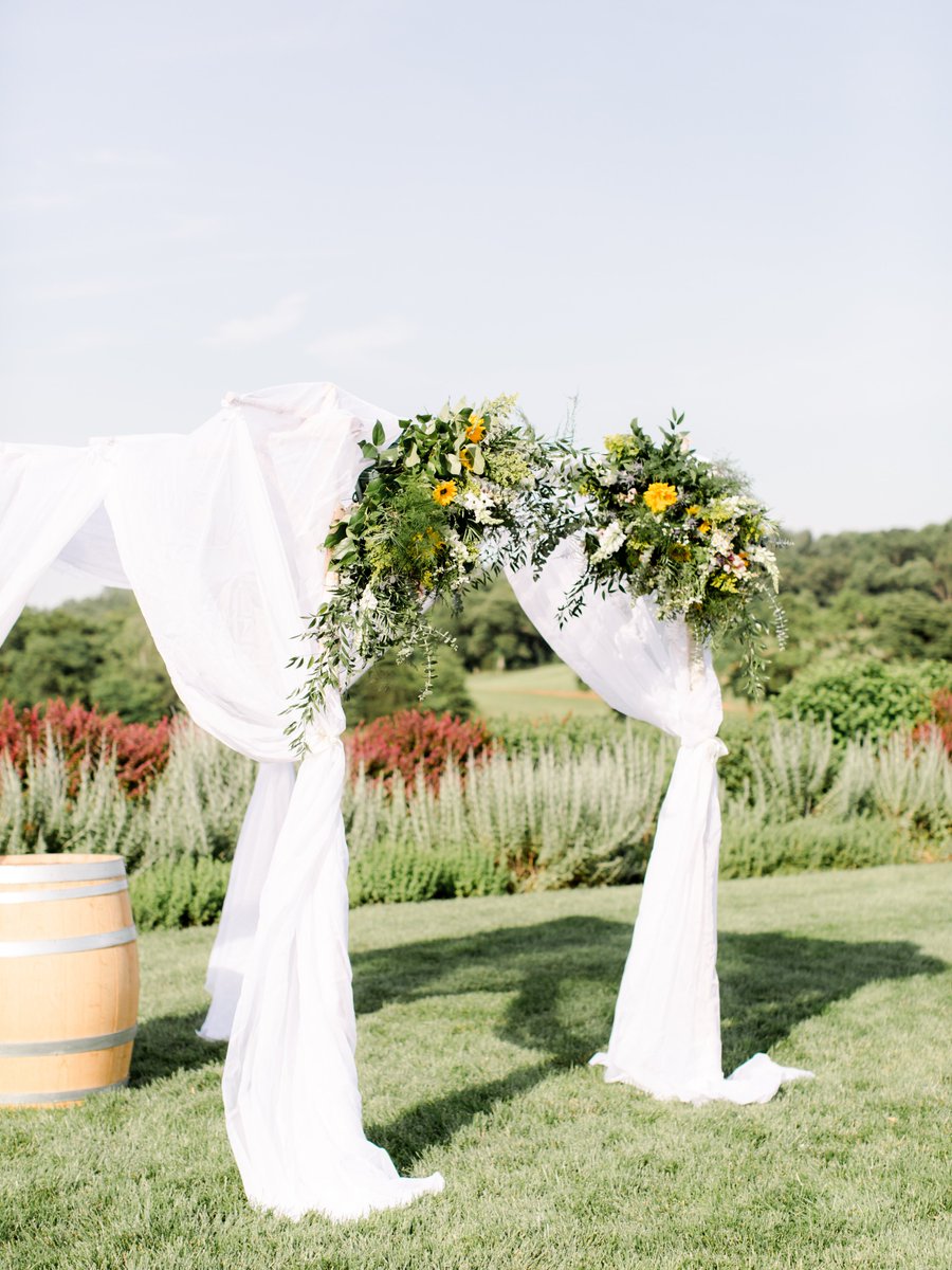 FoxtailCottage's tweet photo. A rustic summer wedding features delightful ceremony décor including a Chuppah and chair arrangements filled with sunflowers, white wax flower, white snapdragons, and eucalyptus. 

Venue: @earlymountain 
Day-of-Coordinator: Courtney @thelocalcatering
Photographer: @meredithsledge https://t.co/H7zPZV43bH