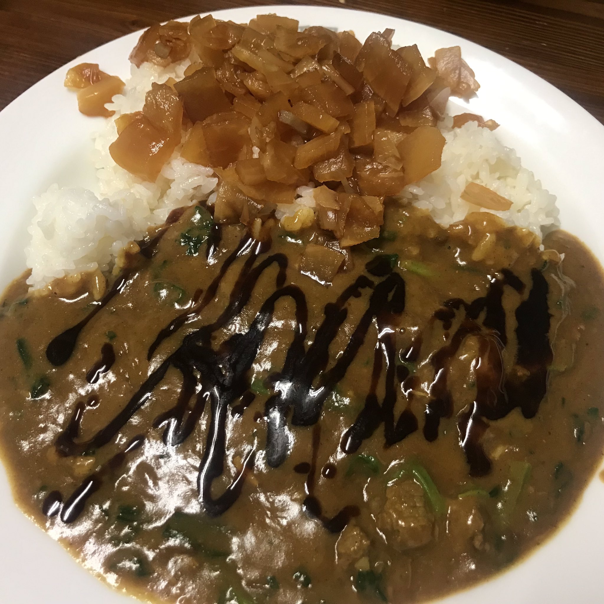 カレーハウスcoco壱番屋春日井町屋店 スタッフまかないシリーズ ビーフカレー1辛 ほうれん草 福神漬け山盛り 芳醇ソースをたっぷりかけて とてもおいしそうに頂いてました カレーハウスcoco壱番屋春日井町屋店 ココイチ Coco壱番屋