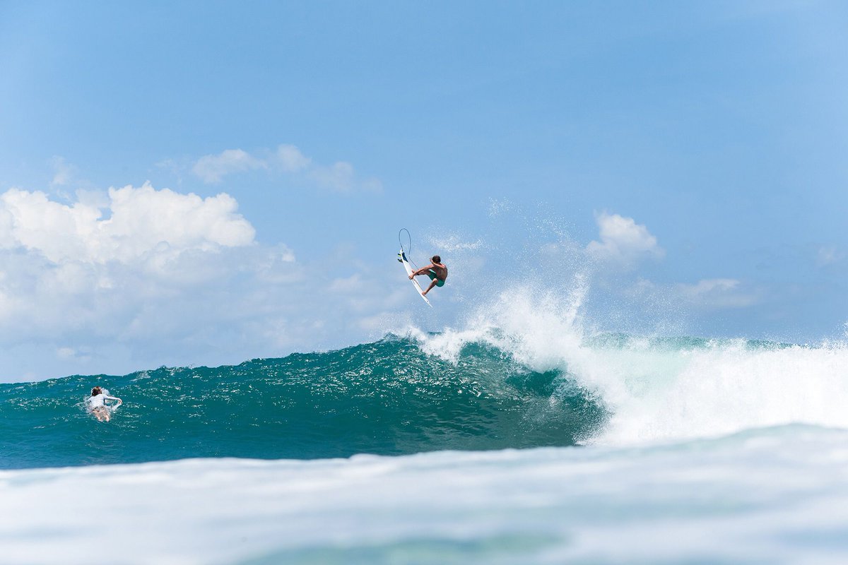 EricArakawaSurf's tweet photo. @jackrobinson_official never ceases to amaze us.

PC: @chachfiles
#arakawasurfboards #performance https://t.co/04WiczdlCb