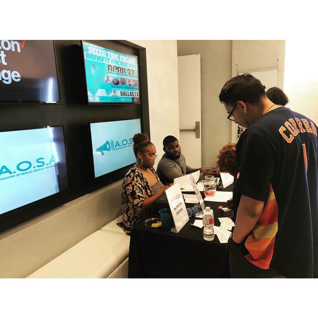 AOSA_DFW's tweet photo. #FBF to our #SeizeTheNight Benefit Showcase for #SAAM19 at the Artist Lounge in downtown Dallas—
We STILL cannot thank everyone involved enough for coming together for a night of awareness!! 🗣🗣🗣
#BelieveSurvivorsChangeTheCulture https://t.co/Q9SVNP1VQe
