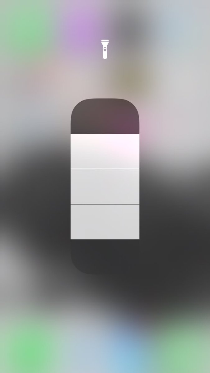 Ibra_Amirat's tweet photo. Je suis choqué de ma découverte là ! 😱🔦 #InstantsTech https://t.co/b8D3IjWx3I