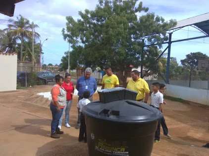 Neubech's tweet photo. Entrega de dos cajas de herramientas para los plomeritos y un tanque para el conuco de la escuela Vista al Mar de Píritu Anz, compromiso cumplido por la ministra de aguas Evelin Vasquez muchas gracias @MPPEDUCACION @ZEAnzoategui @carcast02 @SalaAnzoategui https://t.co/AnmCEihROM