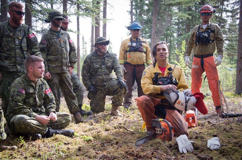 JTFN_FOIN's tweet photo. La Gestion de feux de forêt du Yukon donne un briefing technique aux membres des Forces armées canadiennes lors de l’opération Nanook-Tatigiit 19 à Whitehorse, Yn. #TravaillerEnsemble #ProtectionNord https://t.co/mYN2rOmlBR