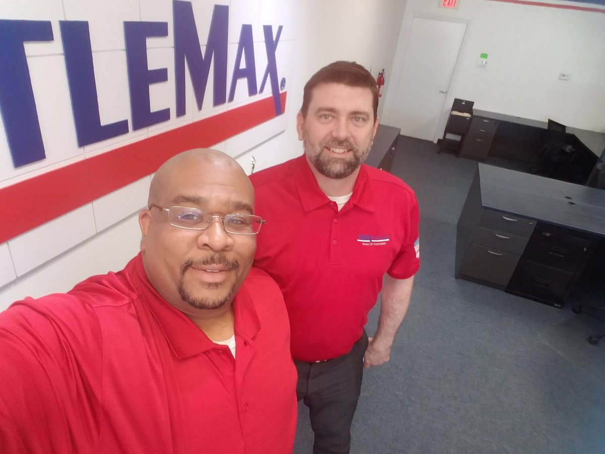 Dickson40686793's tweet photo. Team Bedford not behind on our Vets support! Good serving those who served us every day! #TMXProjectSERV #TMXCares ⁦@tim_pears⁩ ⁦@OBielss⁩ https://t.co/6spO3rrxaT