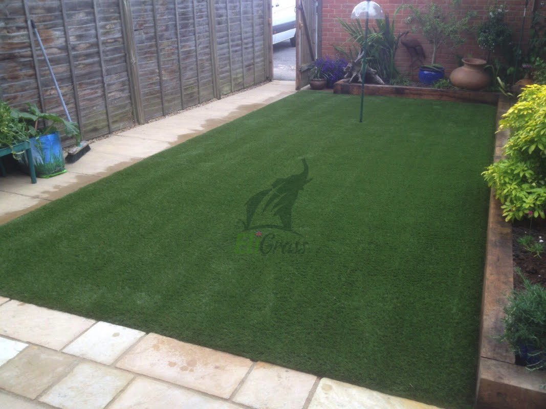 surreygrass's tweet photo. RT https://t.co/i38hEyLXyD RT https://t.co/Adc7Kk7Q1N Concrete pathways to soft grass, tired lawns to fresh lush green ones #artificialgrass #artificialturf #transformation #backgarden #grass… https://t.co/p2AXkw4vpq