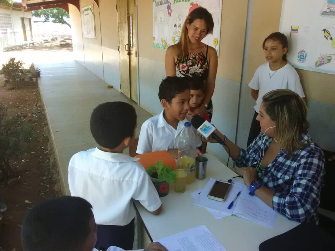Neubech's tweet photo. Excelente radio pasillo de la escuela Vista al Mar de Píritu Anz transmitido desde la misma escuela gracias al programa "Un café con Grachi" resaltando los logros en las políticas educativas de nuestra escuela @MPPEDUCACION @culturaanzoate1 @ZEAnzoategui @carcast02 https://t.co/lPLRCL30xn