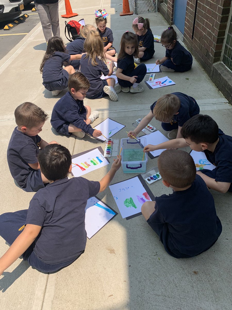 SCS_Prek's tweet photo. Watercolors outdoors today! #beautifulweather #prekart https://t.co/JL1qWH5Urg
