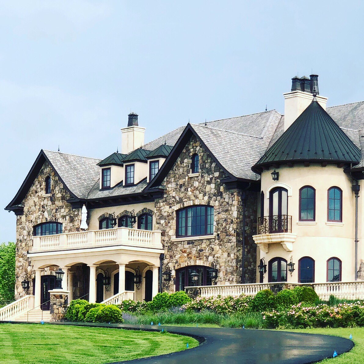BuilderFishVa's tweet photo. The vision started 10 years ago. The reality today. In door bowling, 2 kitchens, a home theater and so much more. We are proud of this accomplishment. #virginia #virginiacontractor #virginiaconstruction #customhomes #customhome #virginialuxury https://t.co/VeIVXhzm6g
