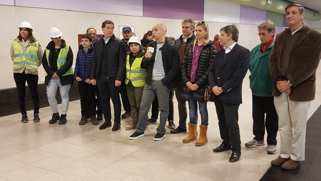 NvaCbaNoticias's tweet photo. Rodríguez Larreta, en las nuevas estaciones del subte: "Estas obras se pueden hacer porque llevamos 11 años y medio de gestión"  https://t.co/tnvzscw1JT https://t.co/brjKZgXkky https://t.co/AiixAQ3Gpl