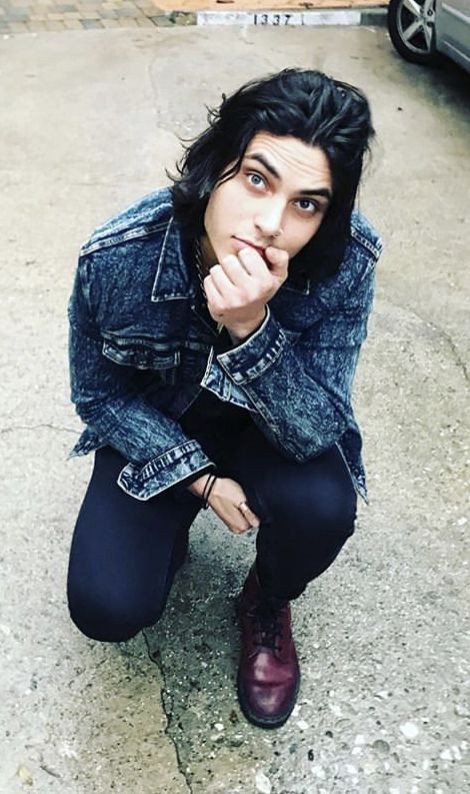 Zed Evans (@notwhoiseem2be) on Twitter photo 