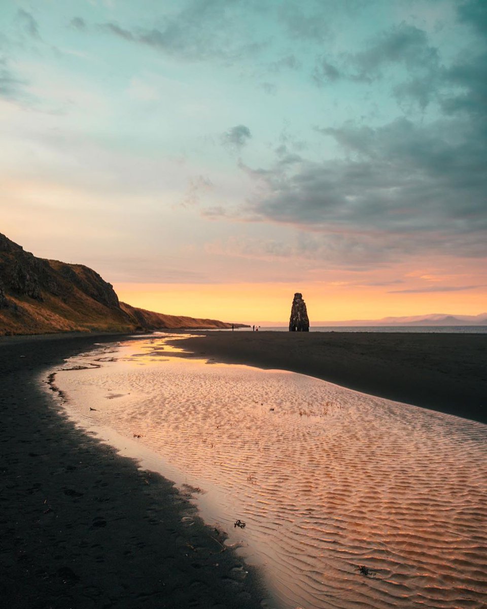 TravelVida's tweet photo. Hvítserkur, Iceland 🇮🇸(via: yantastic) https://t.co/YfiPSj9Qxa