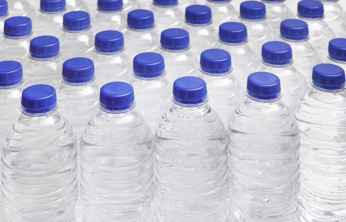 BeCauseWater's tweet photo. A recent study analyzed samples taken from 259 bottled waters &amp; found that 93% of them contained “microplastic” synthetic polymer particles. Nestlé Pure Life was one of the worst, with one sample having more than 10,000 particles per liter. #switchtotap

https://t.co/k9HuR0J4Ls https://t.co/1LjPODPD5x
