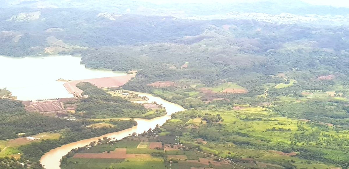 davidbarguil's tweet photo. Recorriendo nuestro lindo departamento de #Córdoba con el Presidente @IvanDuque

Sobrevolamos la hidroeléctrica de Urrá y estuvimos en la inauguración de las viviendas con páneles de luz solar en el corregimiento de Crucito, Tierralta. https://t.co/RZLIX4PUBE