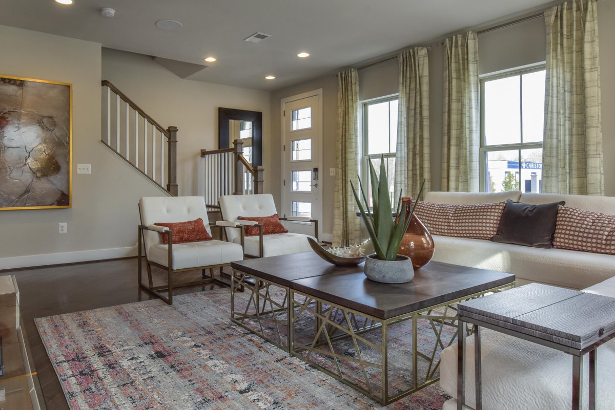 CraftmarkHomes's tweet photo. Neutral tones paired with rich accents add a resounding warmth to your living space. Found in our Crest of Alexandria community. #craftmarkhomes #homebuilder https://t.co/tva6oQvsJK