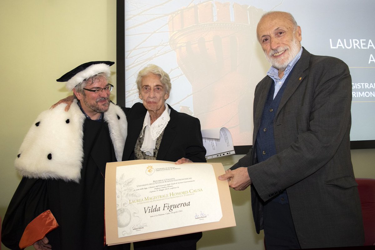 UNISG's tweet photo. La #LaureaHonorisCausa #Unisg alla scienziata e attivista cubana Vilda Figueroa Frade ➡️ https://t.co/LTh5zfzw7Q | #ricerca #food #cuba #slowfood #pollenzo #laurea #gastronomia #sostenibilità #coltivarecustodire https://t.co/B2ak5sSsRC
