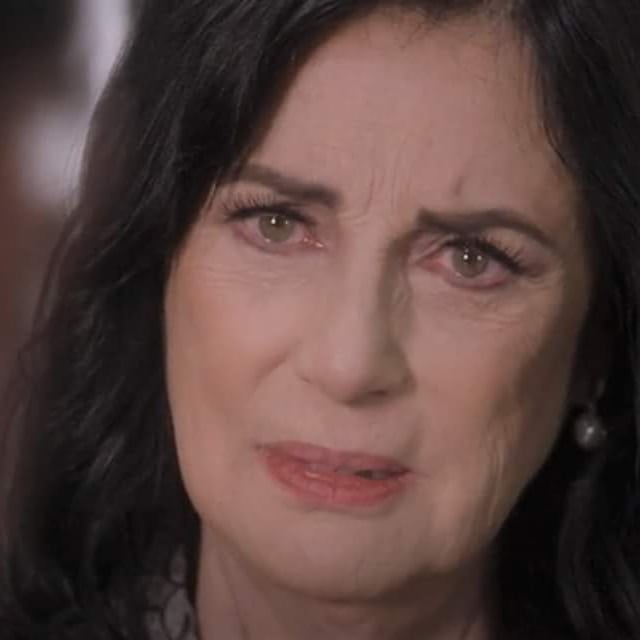 FansdHelenaRojo's tweet photo. Su mágica mirada que lo dice todo #LuciaCarbajal #PorAmarSinLey2 #cap65 #HelenaRojo #divinahelena #mejorprimeraactriz #lamásamada #lamásbonita #lamejor https://t.co/eW1IPkjlHr