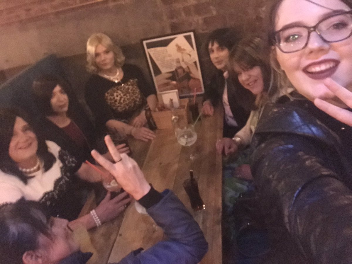 sinwaxing's tweet photo. #asksajid can we go out and celebrate our #crossdressing #sinwaxingnightout at the @barrelhouse_bargrill Lovely staff! Thank you ❤️ #crossdressers #sinwaxing #elf #edinburghlastfriday #ladiesnightout #wigs #trans #makeup #mua #edinburghmua https://t.co/I5w0Eid4e8