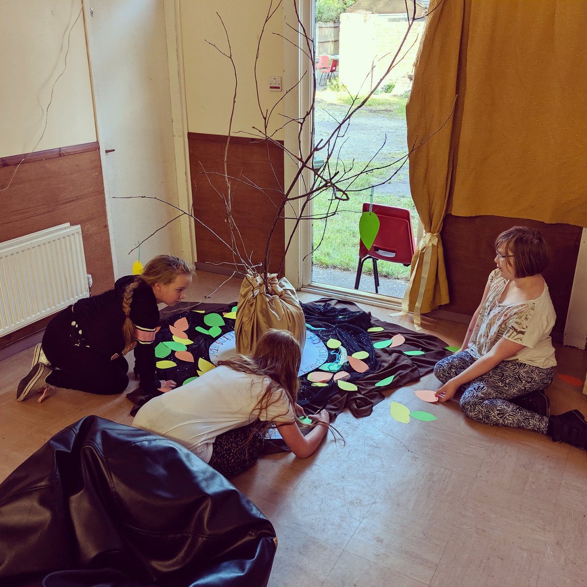 stjohnsleamspa's tweet photo. Some of our Fri night youth groups interacting with the prayer room! @CofE_Cov @churchofengland @thykingdom_come #youthgroup #youthministry #itsallforJesus #prayer https://t.co/EQbAEs7mCa
