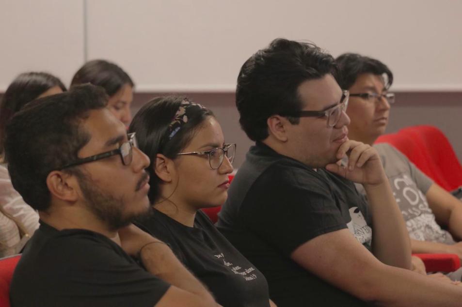 cucuniversidad's tweet photo. Pasamos un bonito momento junto a Martí Riba, experto en Personal Branding, en su Master Class y Taller de evaluación de portfolios. https://t.co/2KYnnf53Zs