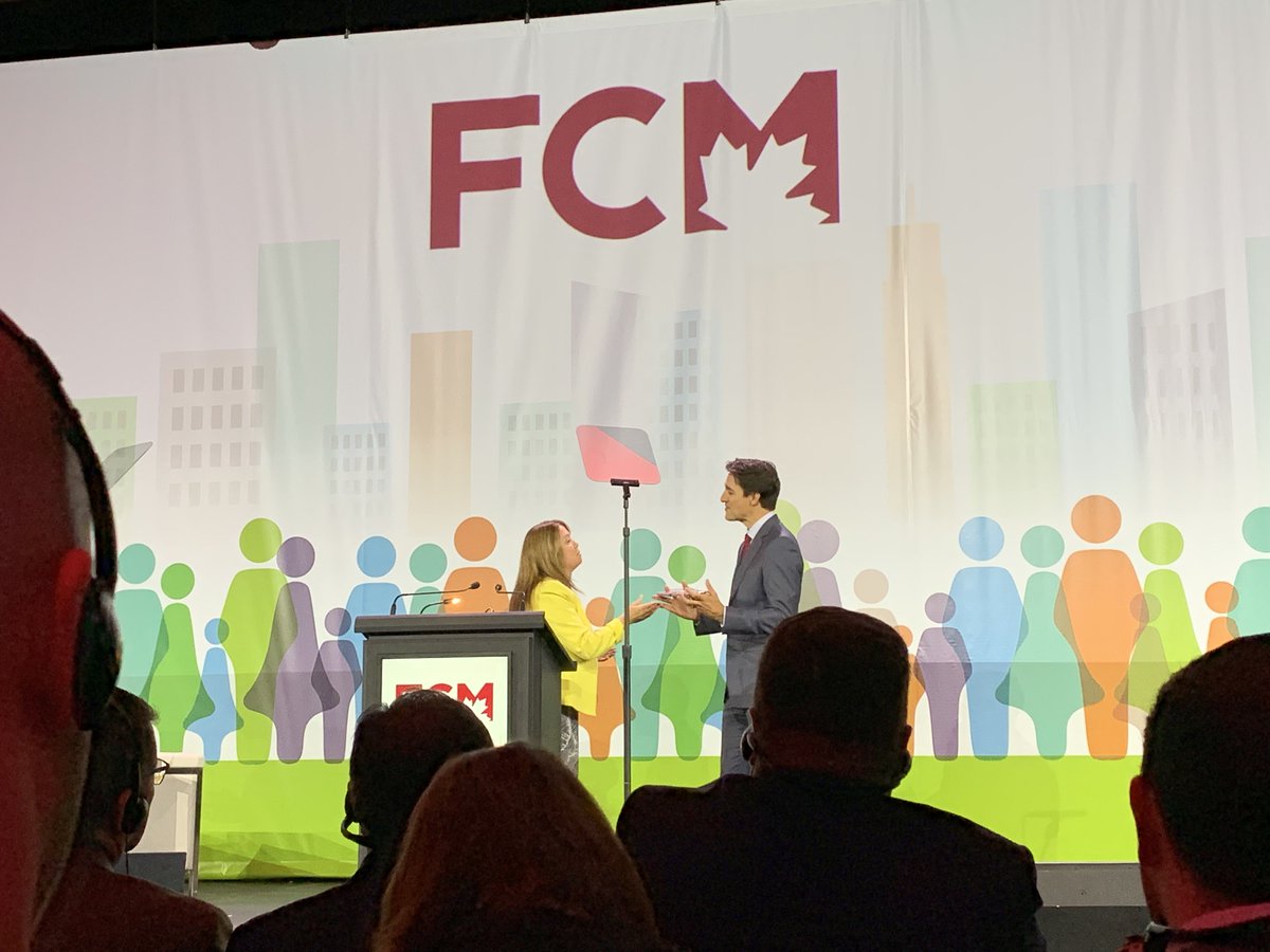 Chris_Fonseca3's tweet photo. Day1 @FCM_online 2019conference #QuebecCity. Record breaking 3500 registered muni leaders-whether small/large/rural/urban/remote, when all orders of government work together respectfully &amp; build Canadian communities “from the ground up” we empower each other to #BuildBetterLives https://t.co/3fMlNEssYY