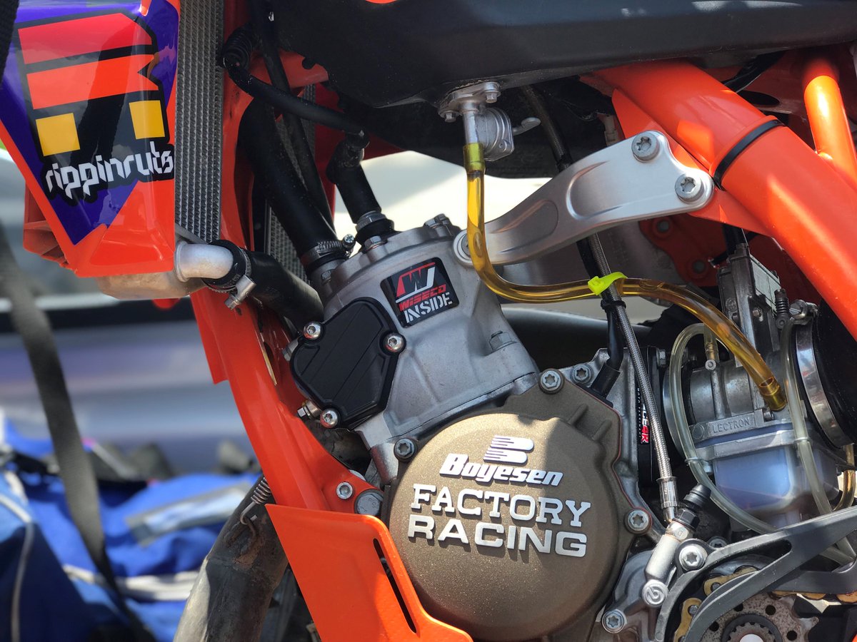 wisecopistoninc's tweet image. Wiseco rider Jeff Crutcher has his KTM two-smoker all set up for outdoors! He even had a nice #Wiseco engine sticker made to rep his choice of two-stroke pistons. We have some of our own engine stickers in the works too! Can't wait to see this thing rip!