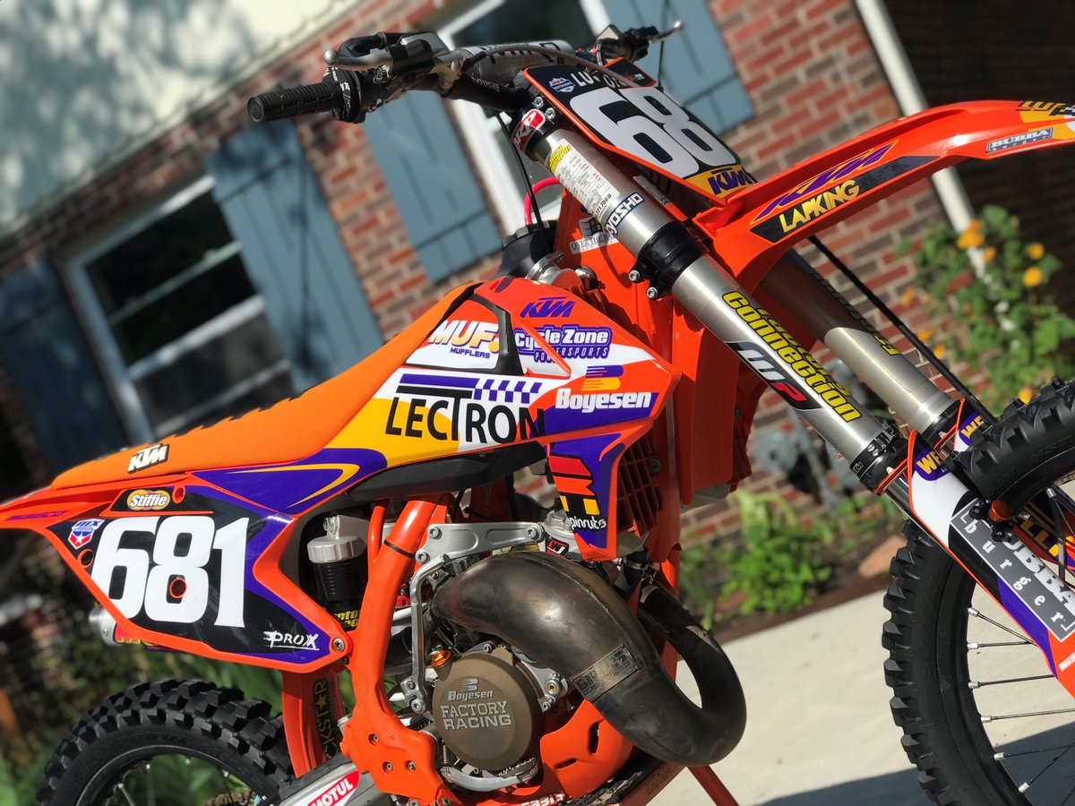 wisecopistoninc's tweet image. Wiseco rider Jeff Crutcher has his KTM two-smoker all set up for outdoors! He even had a nice #Wiseco engine sticker made to rep his choice of two-stroke pistons. We have some of our own engine stickers in the works too! Can't wait to see this thing rip!